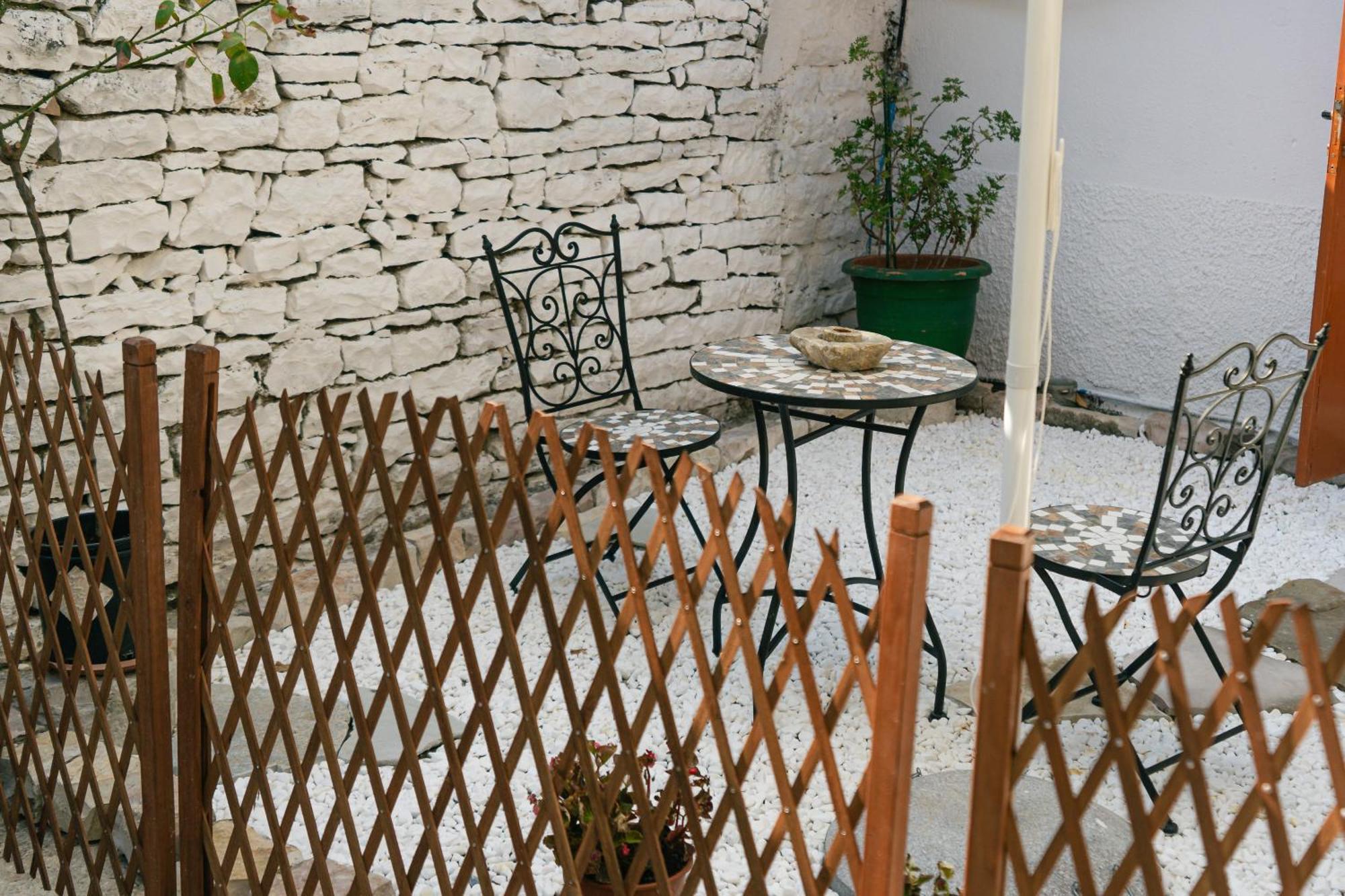 Hotel Petrichor Gjirokastër Exterior foto