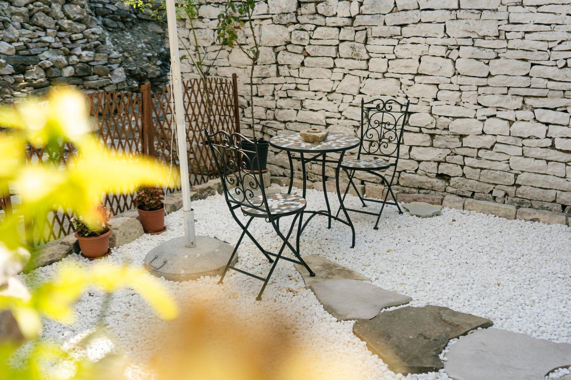 Hotel Petrichor Gjirokastër Exterior foto