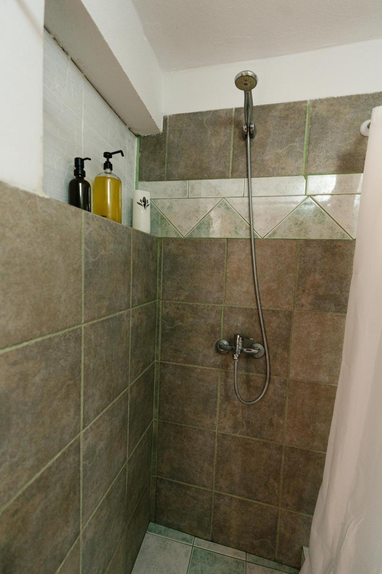 Hotel Petrichor Gjirokastër Habitación foto