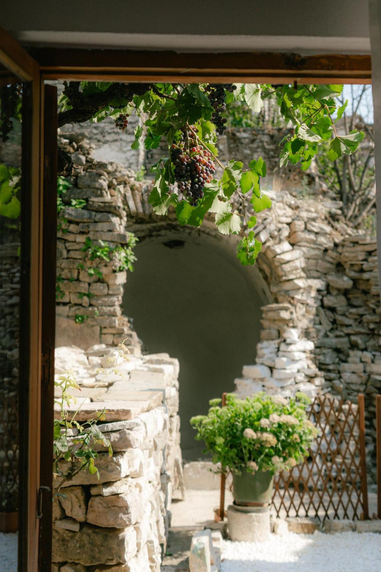 Hotel Petrichor Gjirokastër Exterior foto